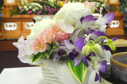 お葬儀の返礼品等の販売を承っております